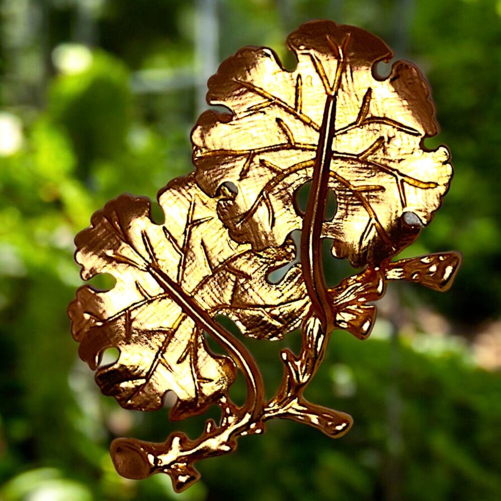 NWOT! Gold-Tone Leaf Brooch!